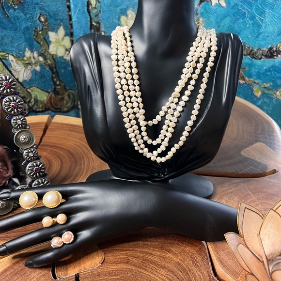 3 strands of baroque, freshwater pearls with three pairs of matching earrings. - Picture 7 of 10